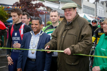 Nicholas Soames with Mayor Sujan Wickremaratchi